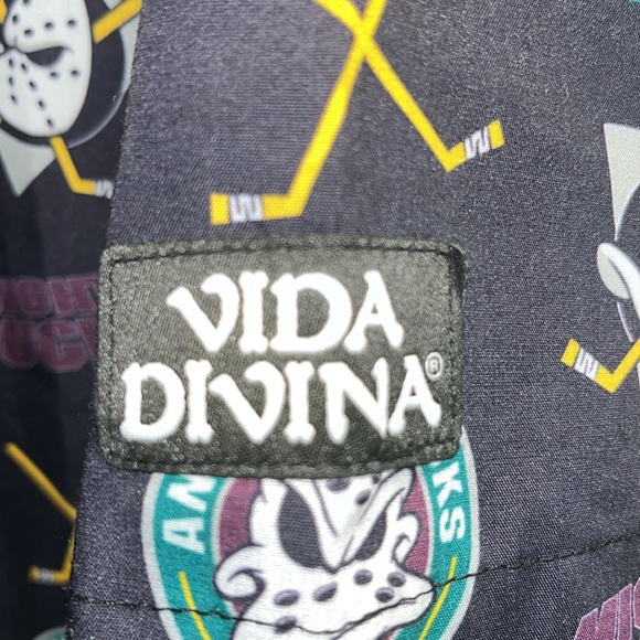 New WithOut Tags Anaheim Ducks Button Up Short Sleeve. - Picture 3 of 11